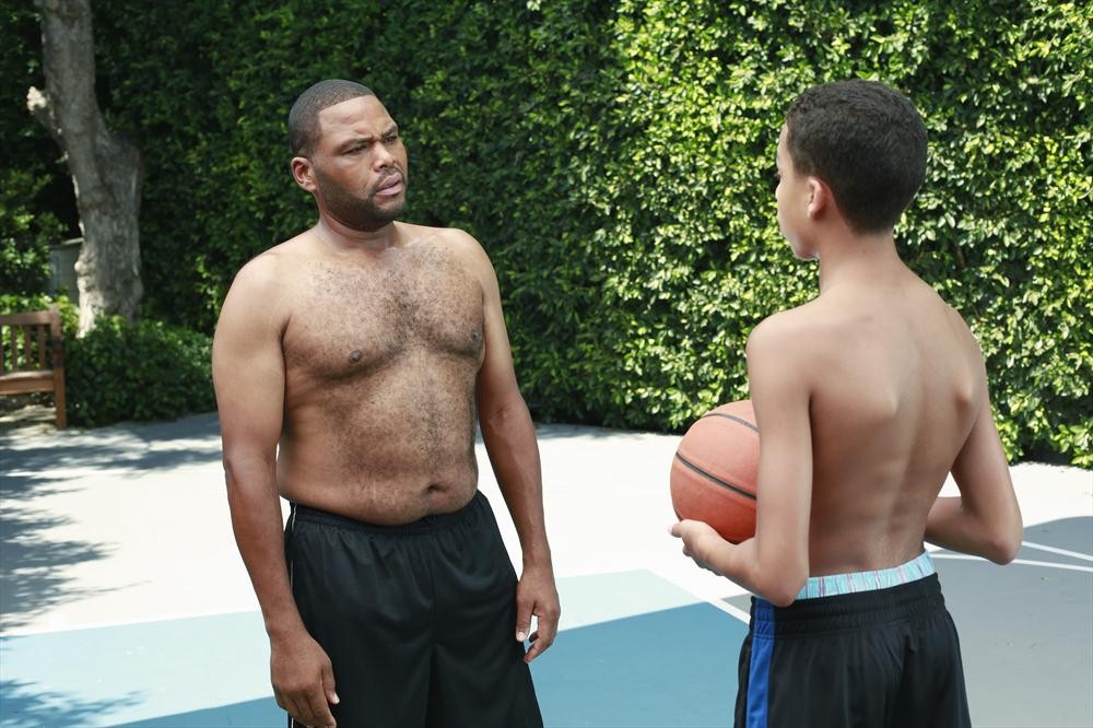 Still of Anthony Anderson and Marcus Scribner in Black-ish (2014)