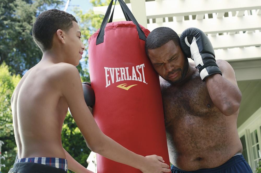 Still of Anthony Anderson and Marcus Scribner in Black-ish (2014)