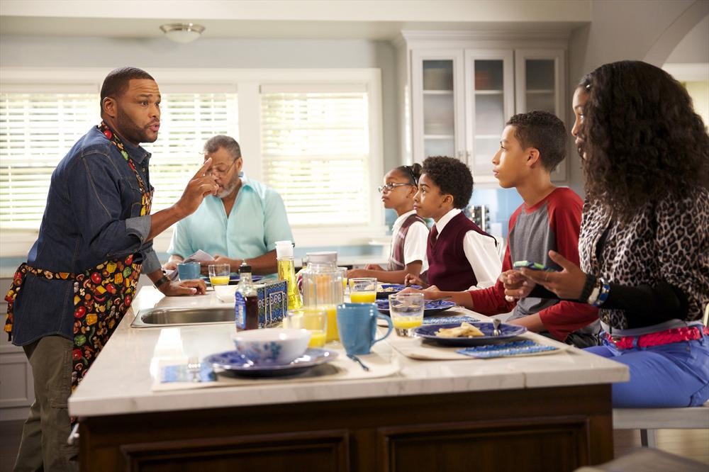 Still of Anthony Anderson, Yara Shahidi, Marcus Scribner, Miles Brown and Marsai Martin in Black-ish (2014)