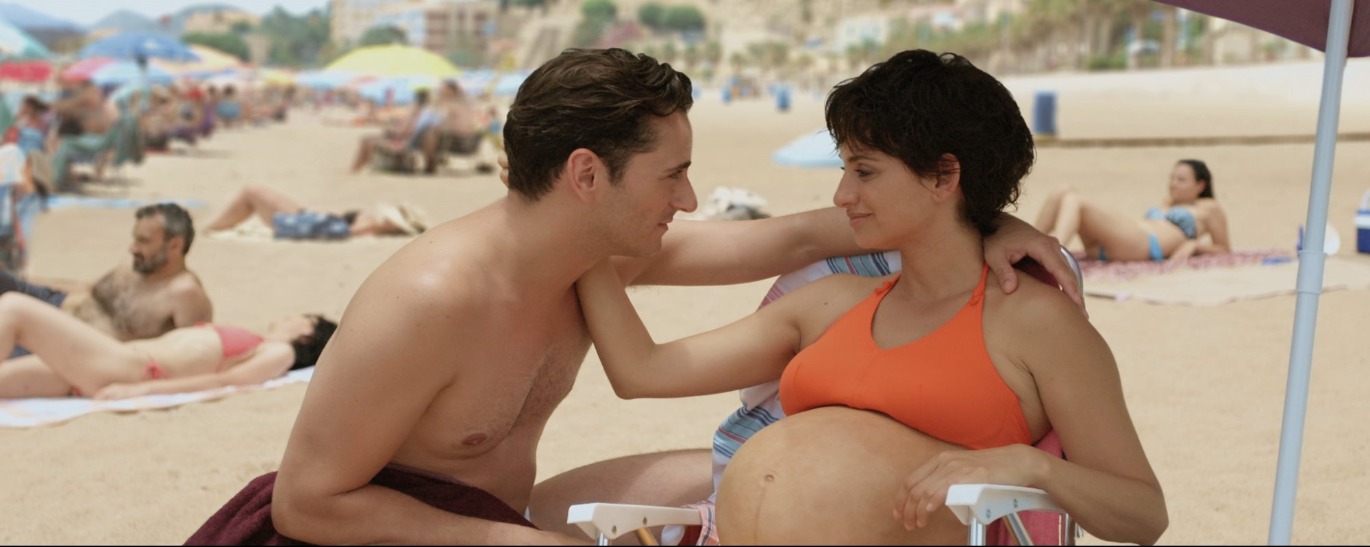 Still of Penélope Cruz and Asier Etxeandia in Ma ma (2015)