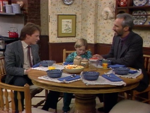 Still of Michael J. Fox, Brian Bonsall and Michael Gross in Family Ties (1982)