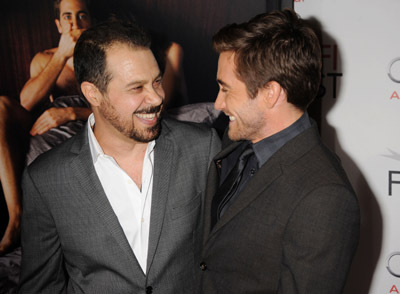 Edward Zwick and Jake Gyllenhaal at event of Meile ir kiti narkotikai (2010)