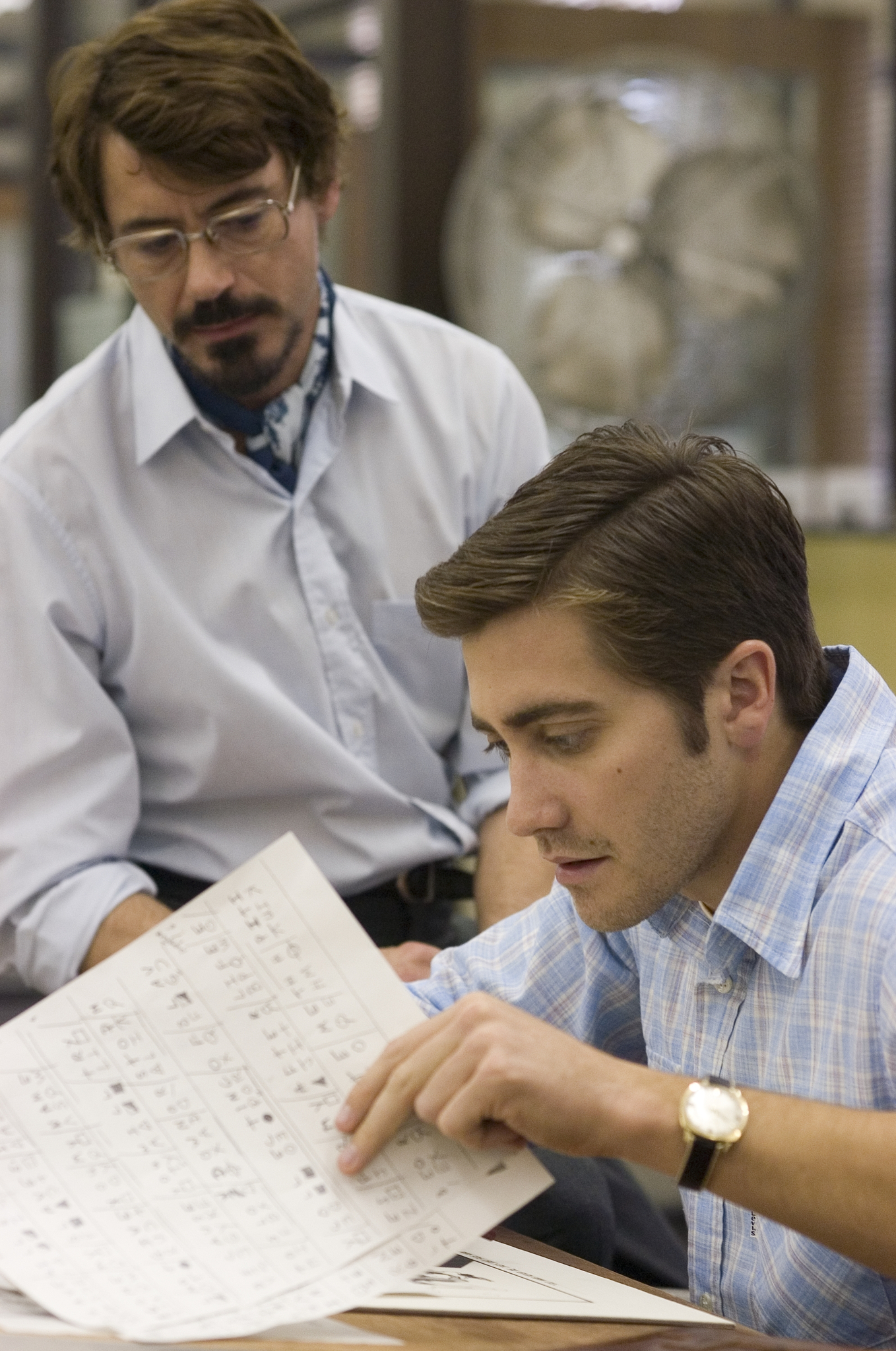 Still of Robert Downey Jr. and Jake Gyllenhaal in Zodiac (2007)