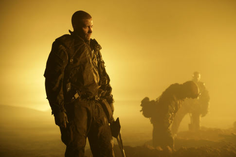 Still of Jake Gyllenhaal in Jarhead (2005)