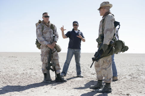 Sam Mendes, Jake Gyllenhaal and Peter Sarsgaard in Jarhead (2005)