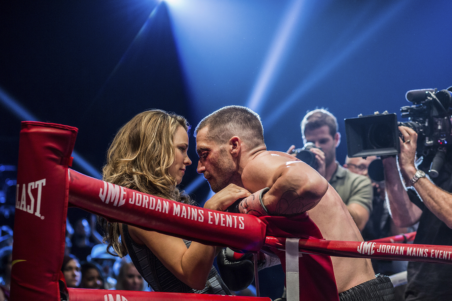 Still of Jake Gyllenhaal and Rachel McAdams in Southpaw (2015)