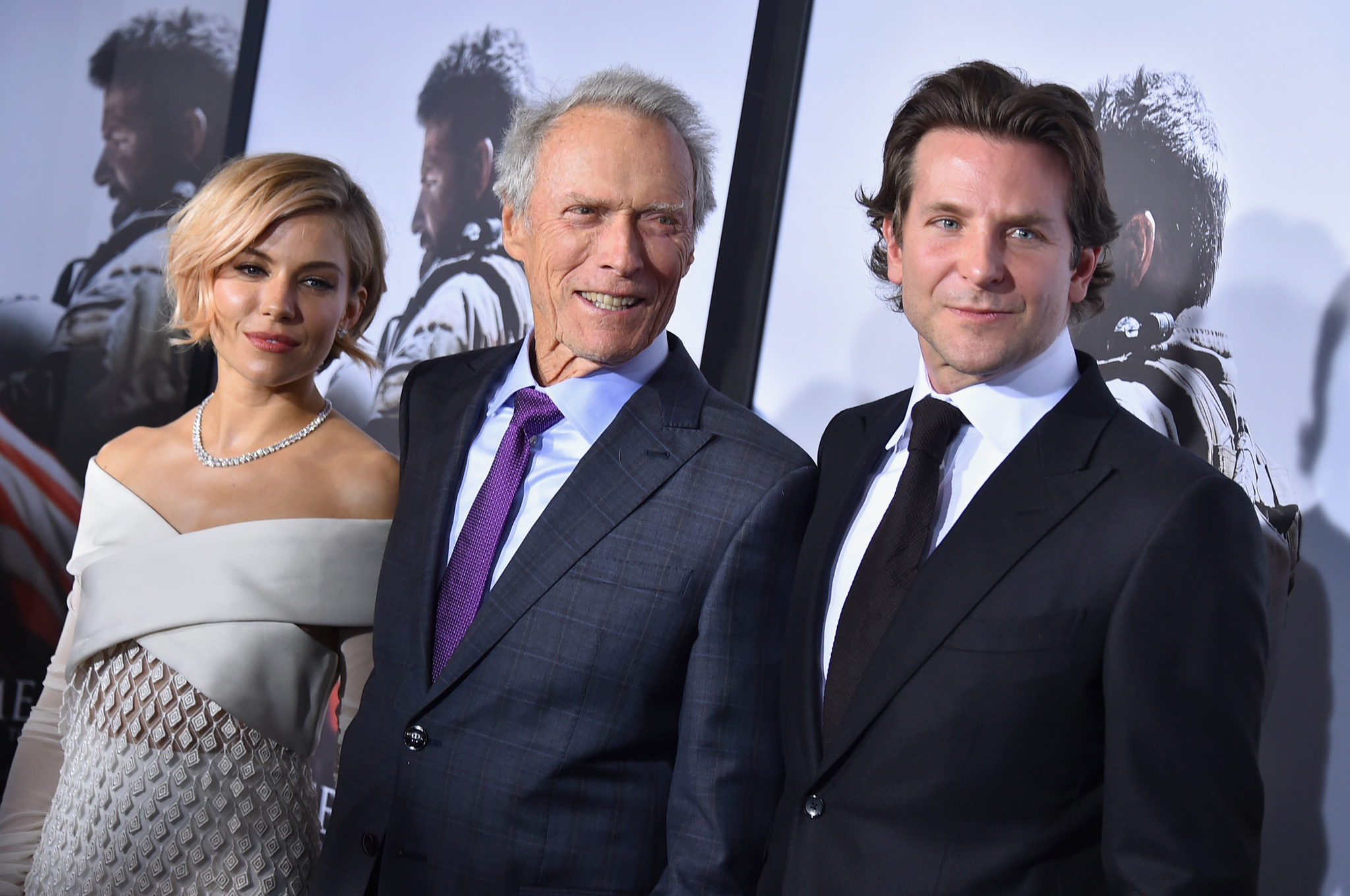 Clint Eastwood, Bradley Cooper and Sienna Miller at event of Amerikieciu snaiperis (2014)