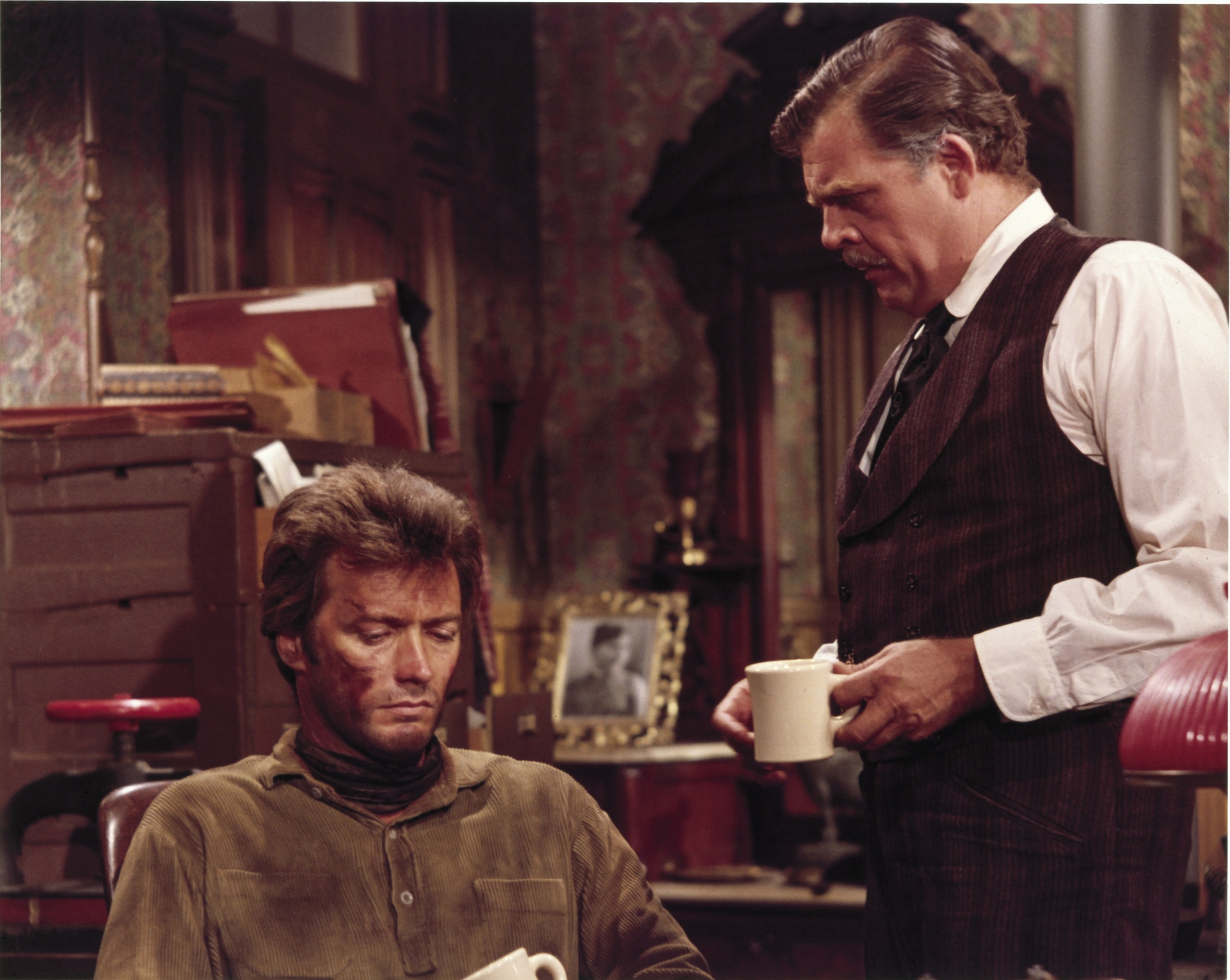 Still of Clint Eastwood and Pat Hingle in Hang 'Em High (1968)