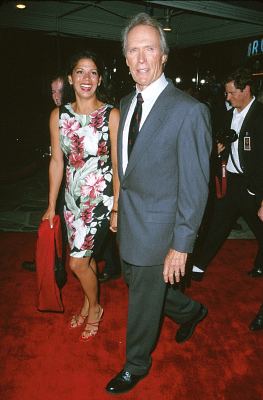 Clint Eastwood and Dina Eastwood at event of Space Cowboys (2000)