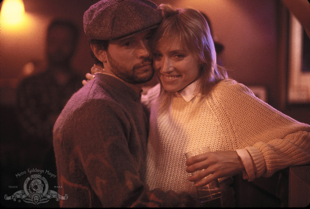 Still of Billy Crystal and Darlanne Fluegel in Running Scared (1986)