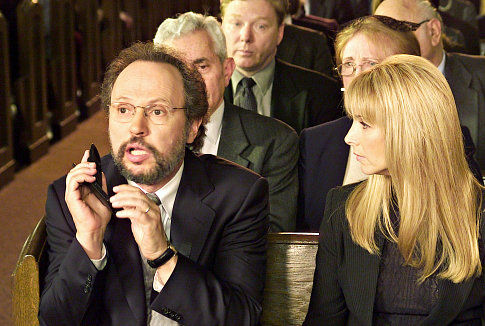 Still of Billy Crystal and Lisa Kudrow in Sutrikusi mafija (2002)