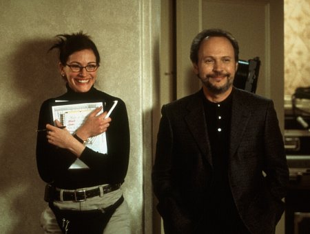 Still of Julia Roberts and Billy Crystal in America's Sweethearts (2001)