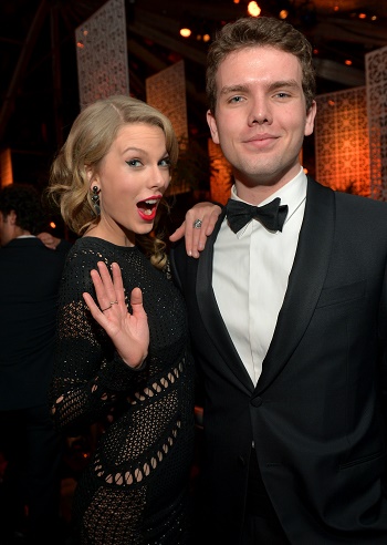 Austin Swift with sister, Taylor, at 2014 Golden Globes
