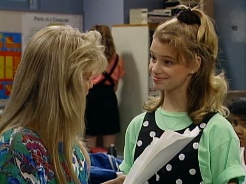 Still of Andrea Barber and Candace Cameron Bure in Full House (1987)