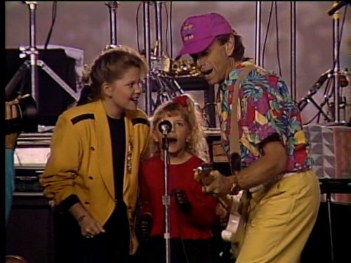 Still of Candace Cameron Bure and Jodie Sweetin in Full House (1987)