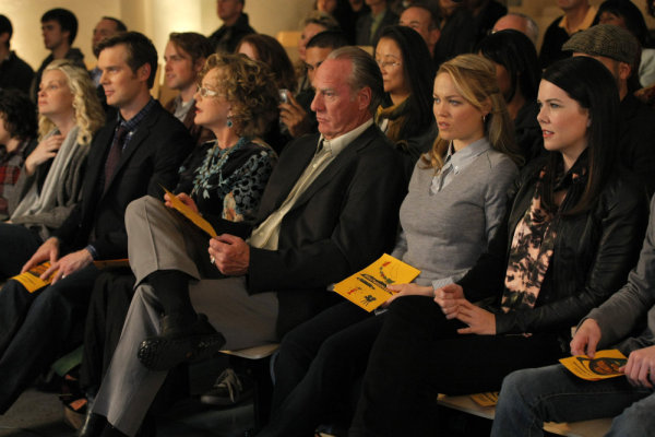 Still of Bonnie Bedelia, Monica Potter, Erika Christensen, Lauren Graham and Peter Krause in Parenthood (2010)