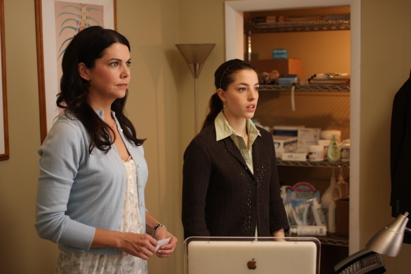 Still of Lauren Graham and Olivia Thirlby in Arlen Faber (2009)