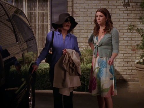 Still of Kelly Bishop and Lauren Graham in Gilmore Girls (2000)