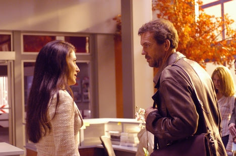 Still of Lisa Edelstein and Hugh Laurie in Hausas (2004)