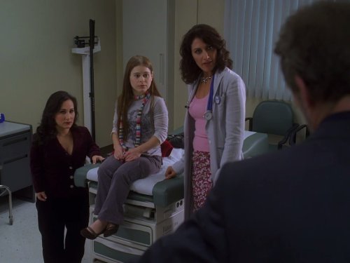 Still of Kacie Borrowman, Meredith Eaton and Lisa Edelstein in Hausas (2004)