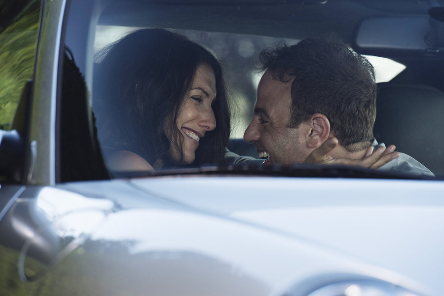 Still of Paul Adelstein and Lisa Edelstein in Girlfriends' Guide to Divorce (2014)