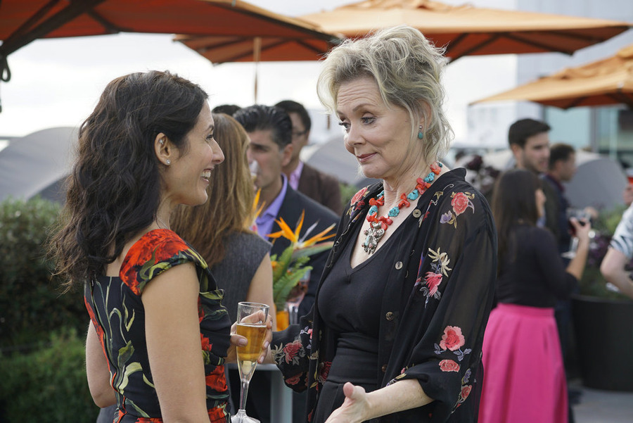 Still of Jean Smart and Lisa Edelstein in Girlfriends' Guide to Divorce (2014)