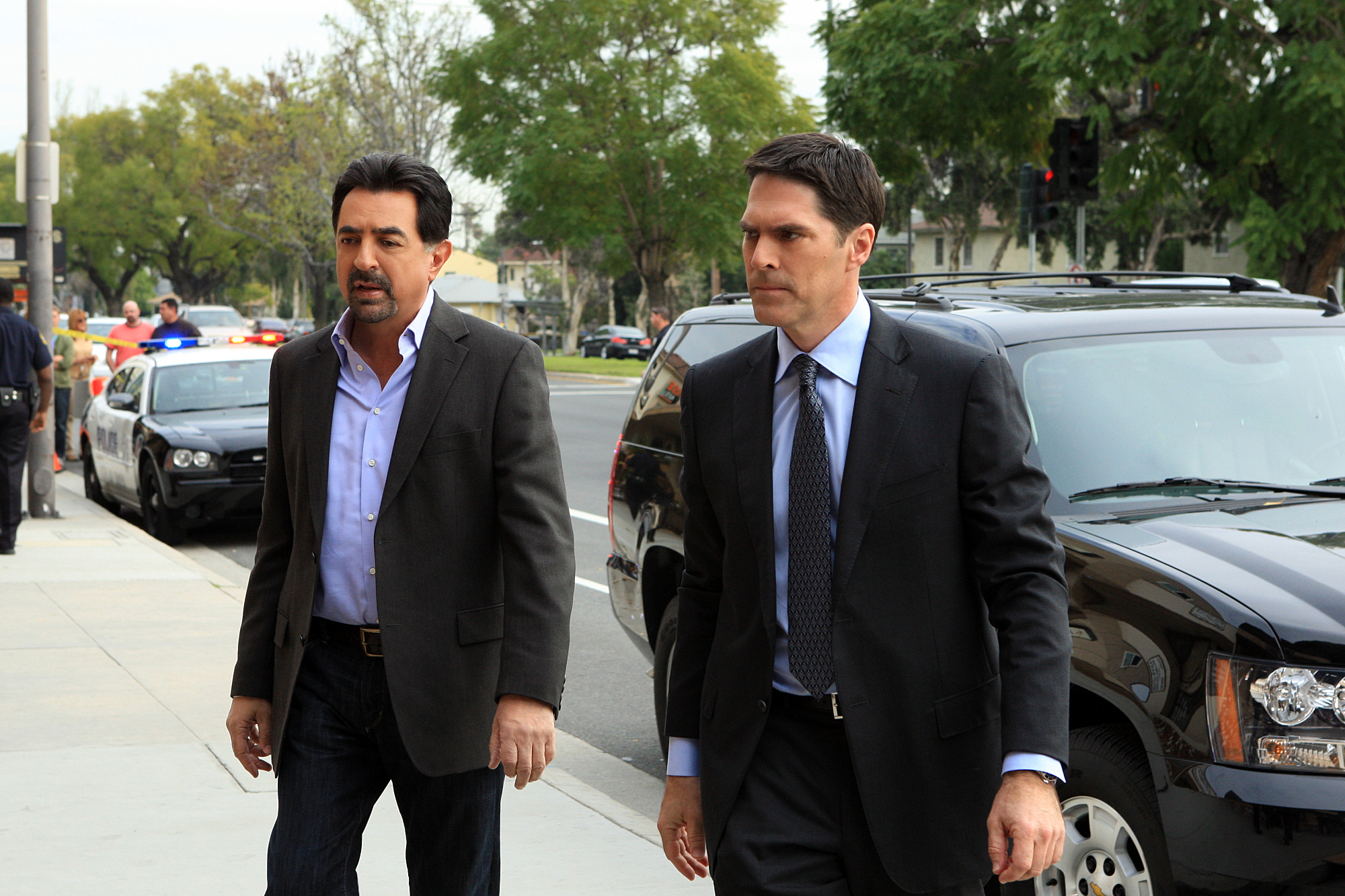 Still of Joe Mantegna and Thomas Gibson in Nusikalstami protai (2005)