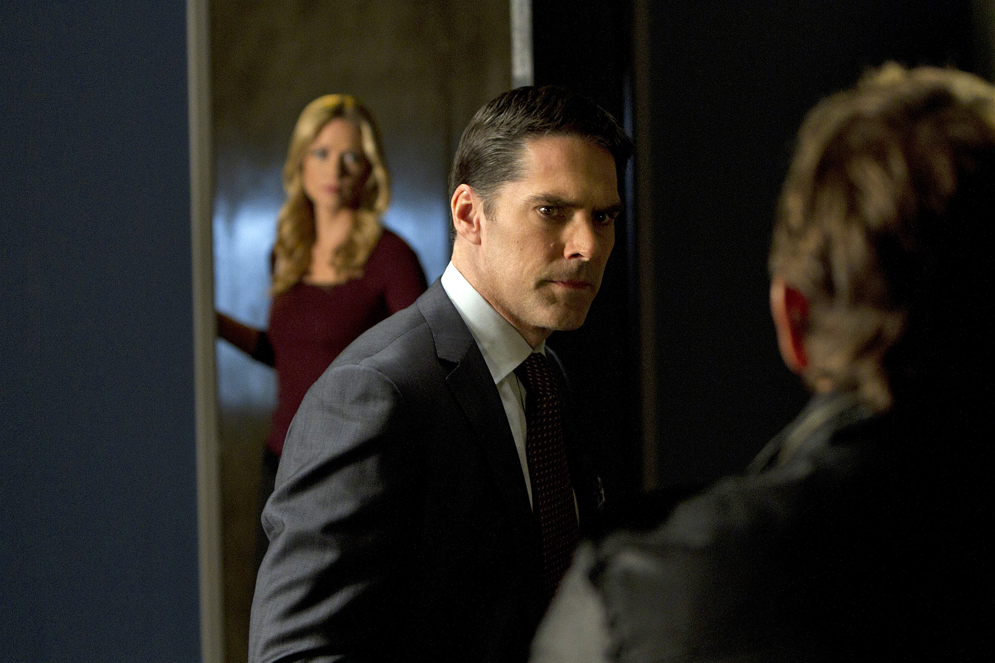 Still of Thomas Gibson and A.J. Cook in Nusikalstami protai (2005)