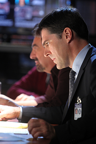 Still of Joe Mantegna and Thomas Gibson in Nusikalstami protai (2005)