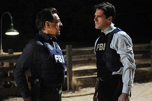 Still of Joe Mantegna and Thomas Gibson in Nusikalstami protai (2005)