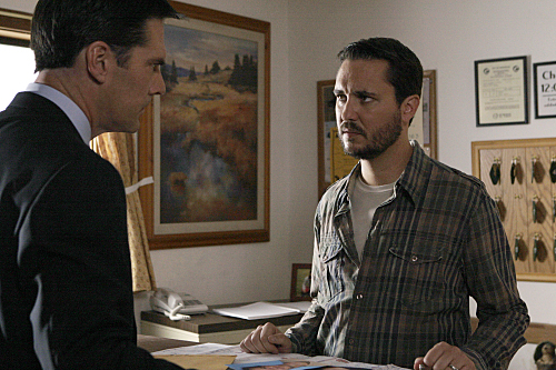 Still of Wil Wheaton and Thomas Gibson in Nusikalstami protai (2005)