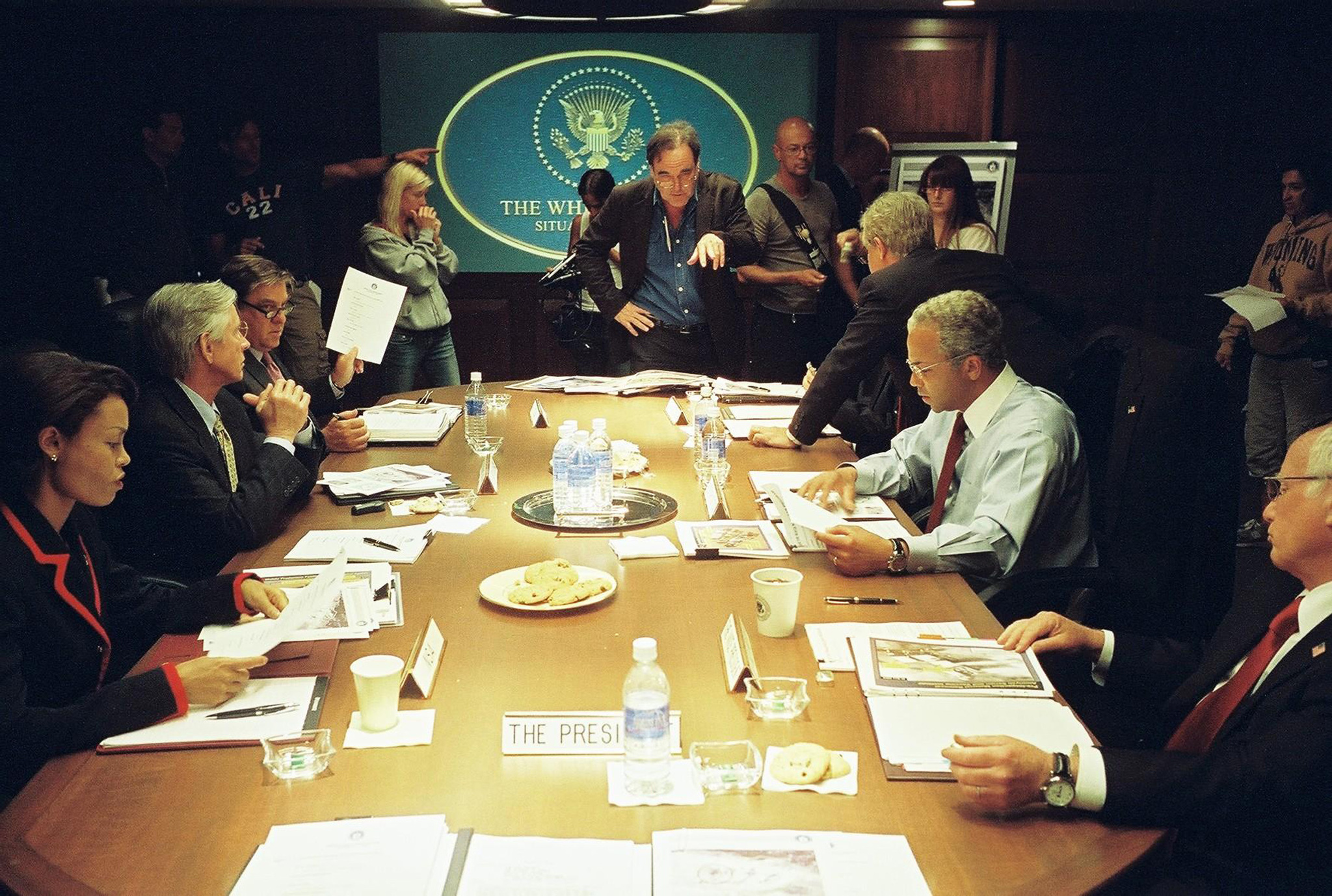 Still of Oliver Stone, Richard Dreyfuss, Josh Brolin, Scott Glenn, Bruce McGill, Thandie Newton and Jeffrey Wright in W. (2008)