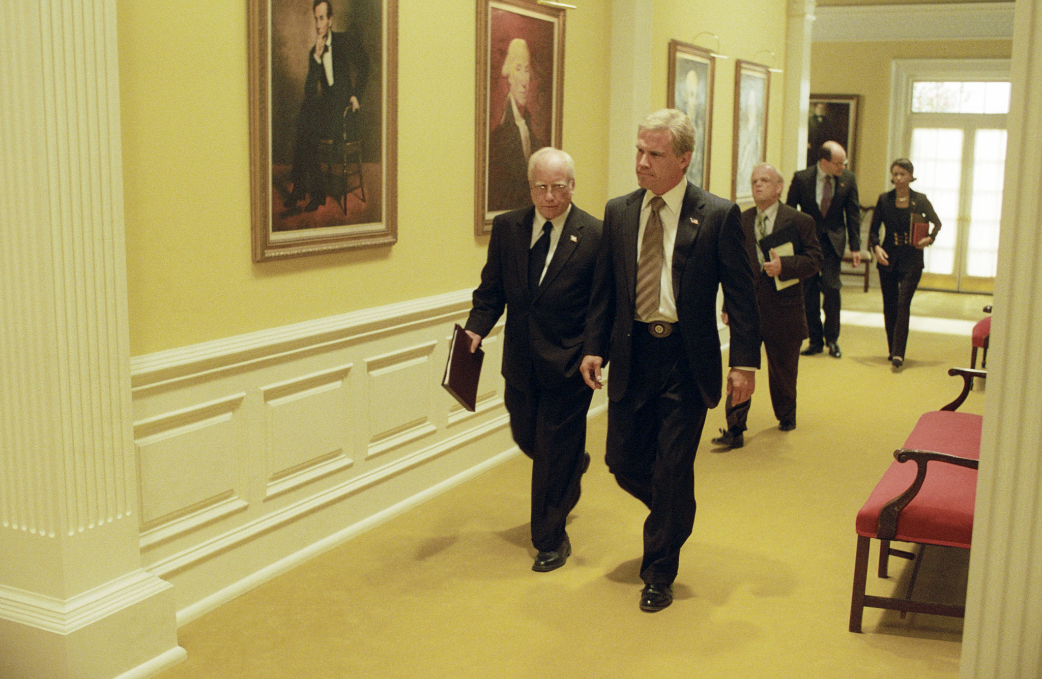 Still of Richard Dreyfuss, Josh Brolin, Ellen Burstyn, Toby Jones, Thandie Newton and Rob Corddry in W. (2008)