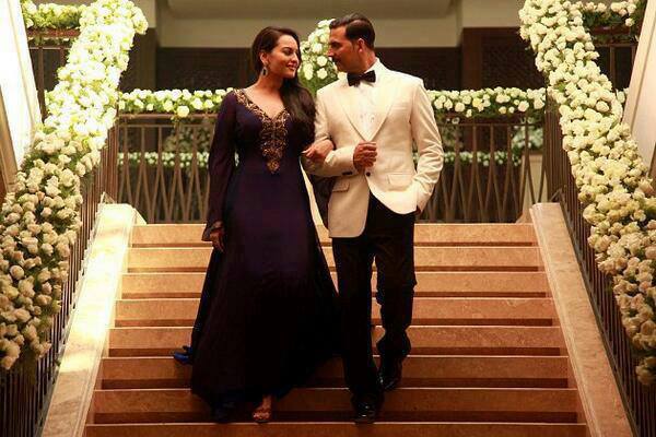 Still of Akshay Kumar and Sonakshi Sinha in Once Upon a Time in Mumbai Dobaara! (2013)