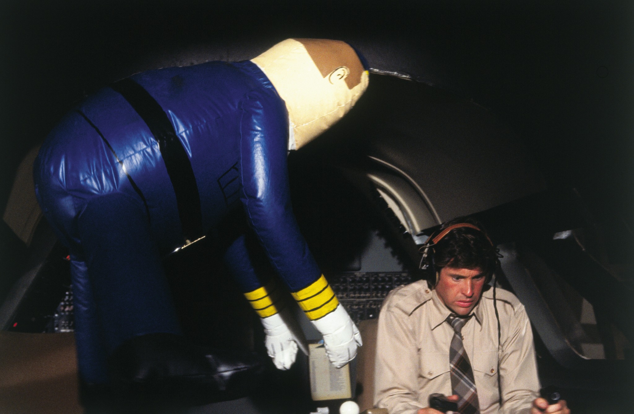 Still of Robert Hays and Otto in Airplane! (1980)