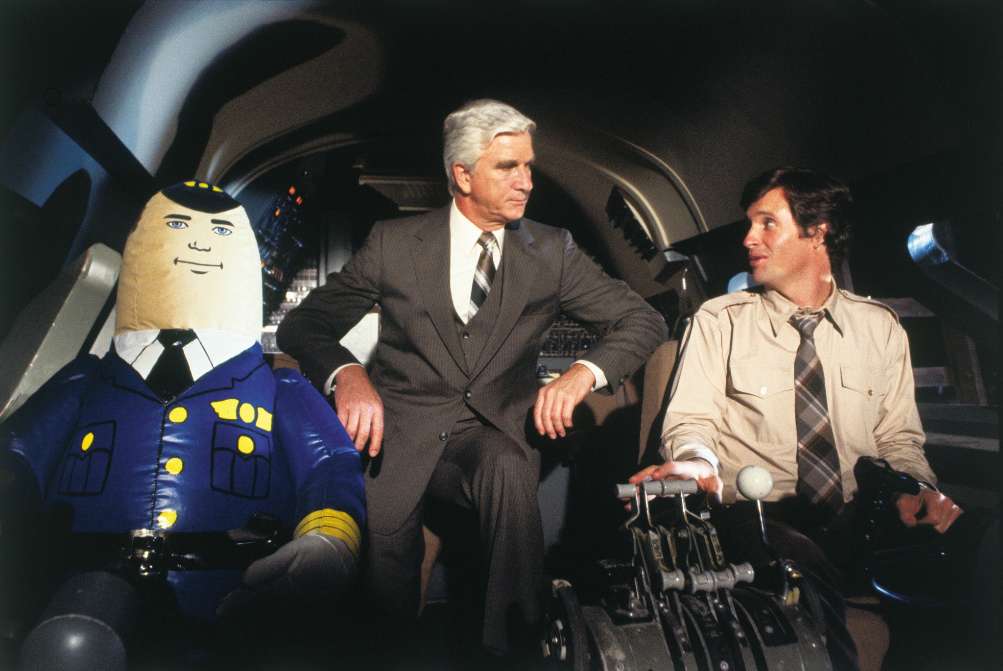 Still of Leslie Nielsen, Robert Hays and Otto in Airplane! (1980)