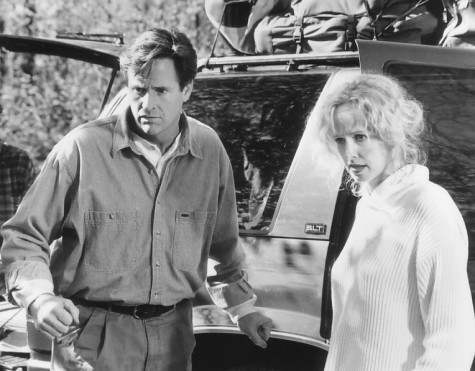 Still of Robert Hays and Kim Greist in Homeward Bound II: Lost in San Francisco (1996)