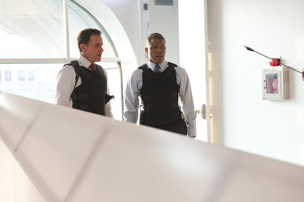 Still of Sharif Atkins and Tim DeKay in Aferistas (2009)