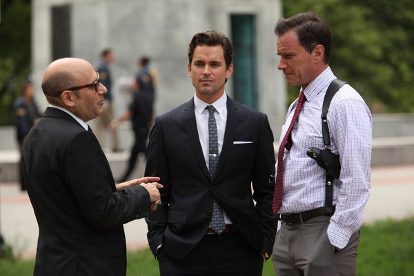 Still of Matt Bomer, Tim DeKay and Willie Garson in Aferistas (2009)