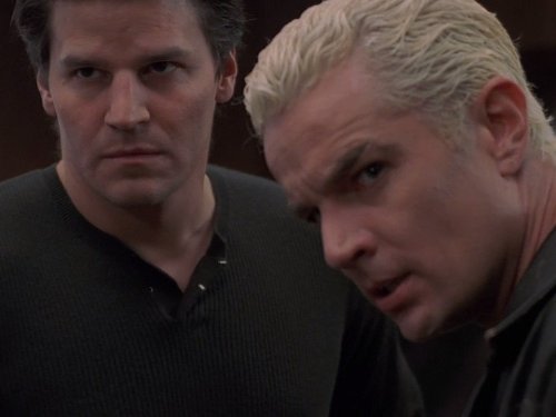 Still of David Boreanaz and James Marsters in Angelas (1999)