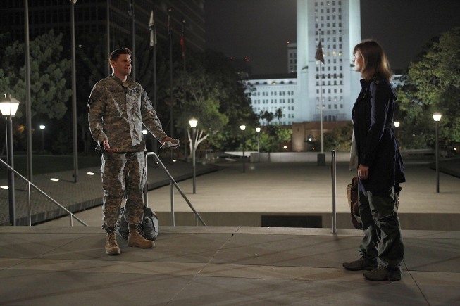 Still of David Boreanaz and Emily Deschanel in Kaulai (2005)