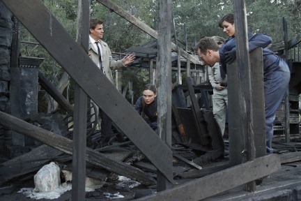 Still of David Boreanaz, Michaela Conlin, Emily Deschanel and T.J. Thyne in Kaulai (2005)