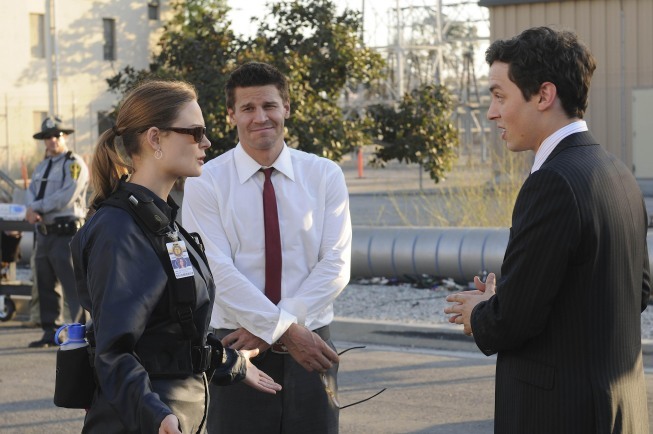 Still of David Boreanaz, John Francis Daley and Emily Deschanel in Kaulai (2005)