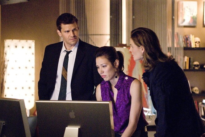 Still of David Boreanaz, Michaela Conlin and Emily Deschanel in Kaulai (2005)