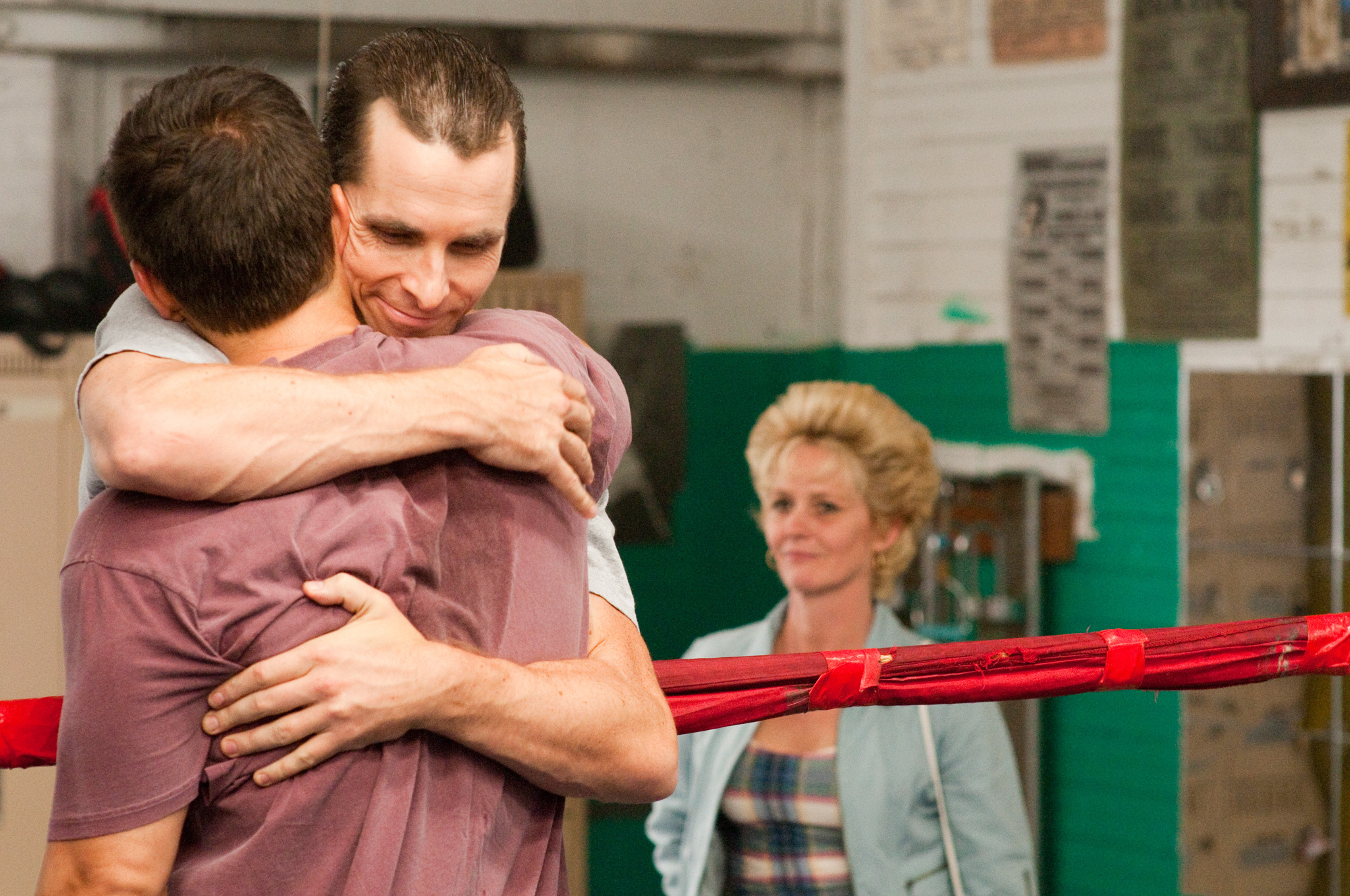 Still of Mark Wahlberg, Christian Bale and Melissa Leo in Kovotojas (2010)