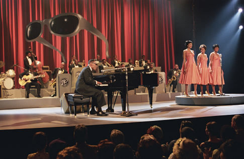 JAMIE FOXX as American legend Ray Charles and REGINA KING as vocalist Margie Hendricks (trio center) in the musical biographical drama, Ray.