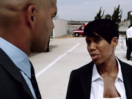 Still of Regina King and Amaury Nolasco in Southland (2009)