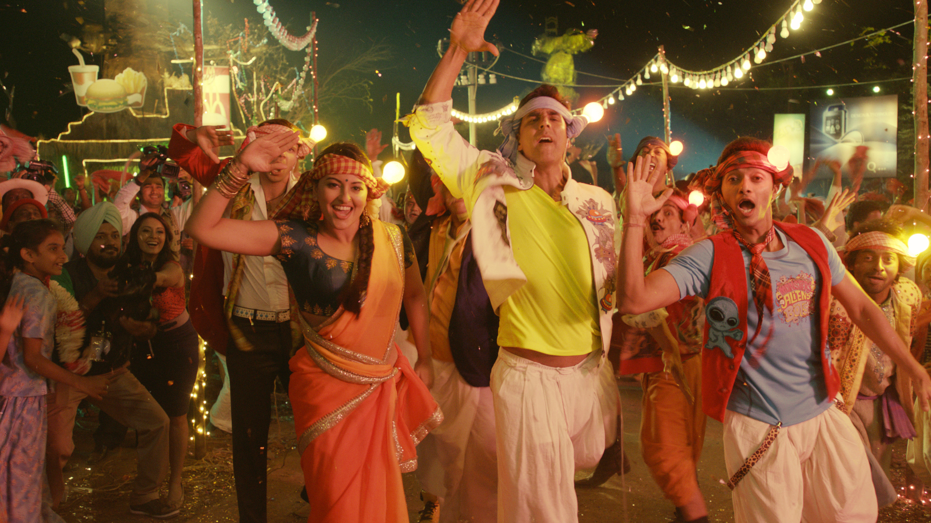 Still of Akshay Kumar, Shreyas Talpade and Sonakshi Sinha in Joker (2012)