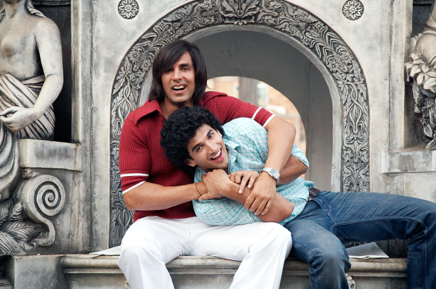 Still of Akshay Kumar and Aditya Roy Kapoor in Action Replayy (2010)