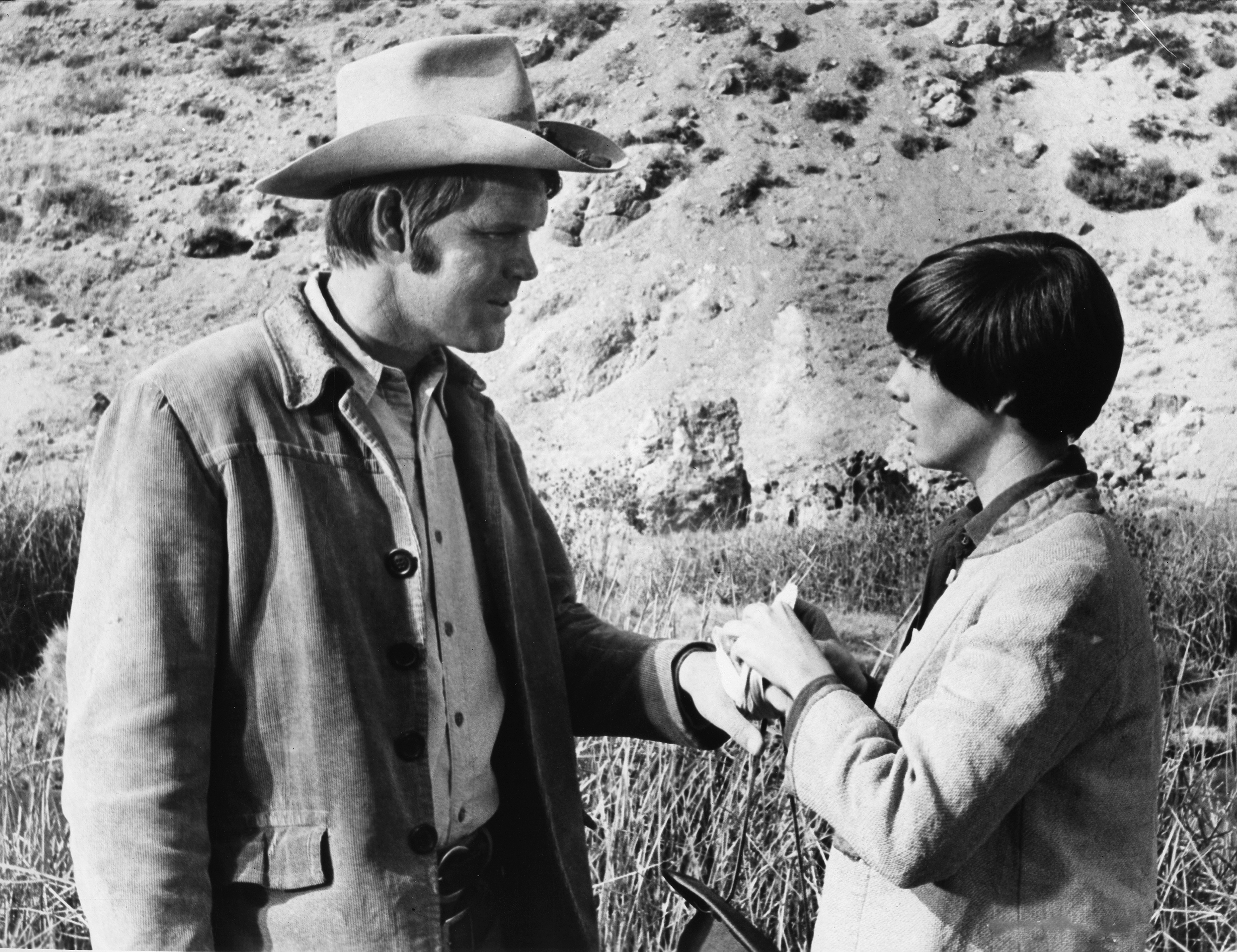 Still of Glen Campbell and Kim Darby in True Grit (1969)